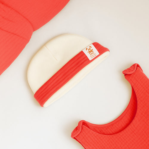 Newborn Hat in Organic Cotton - Strawberry